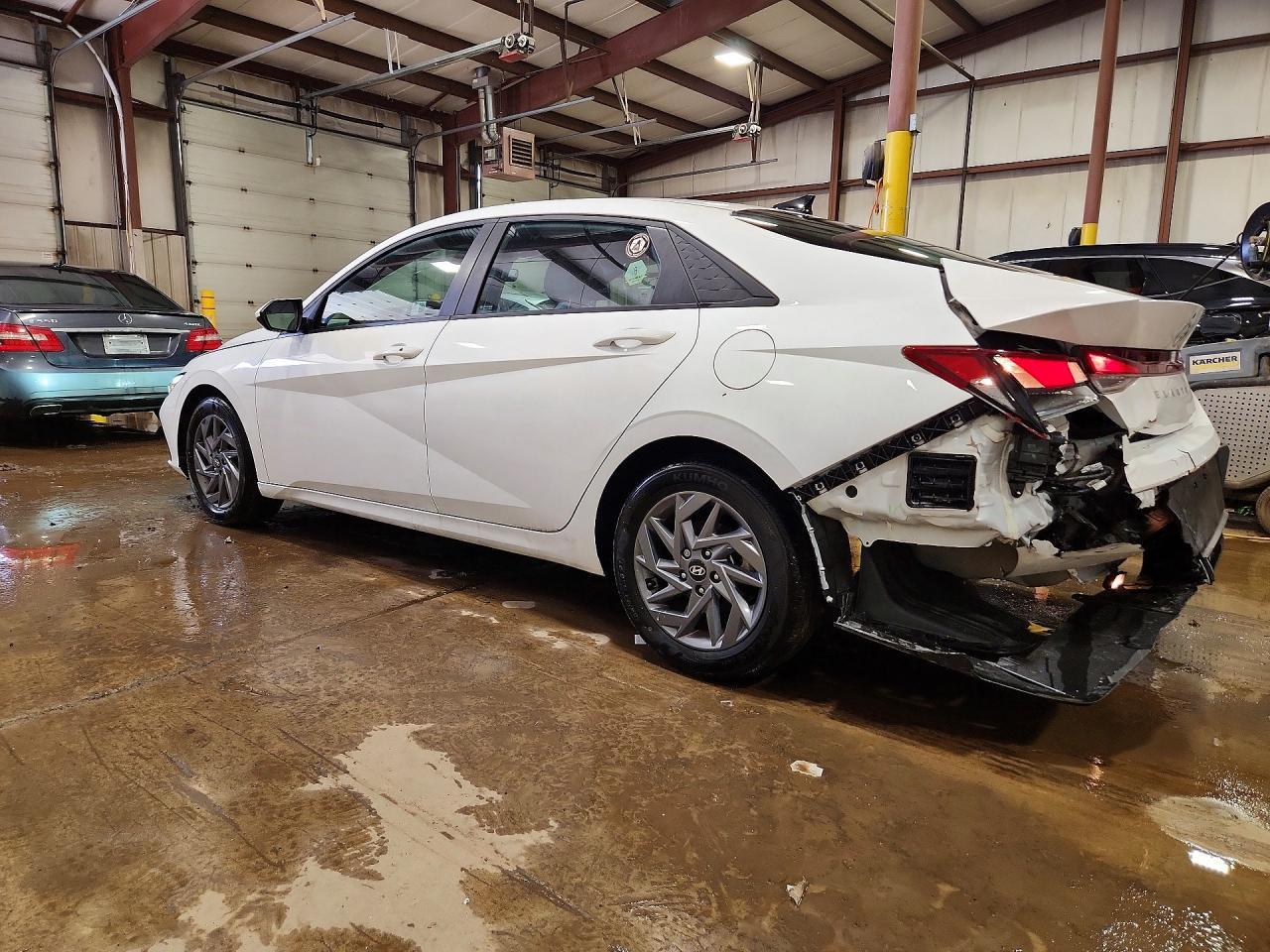 2024 Hyundai Elantra Sel - Image 2