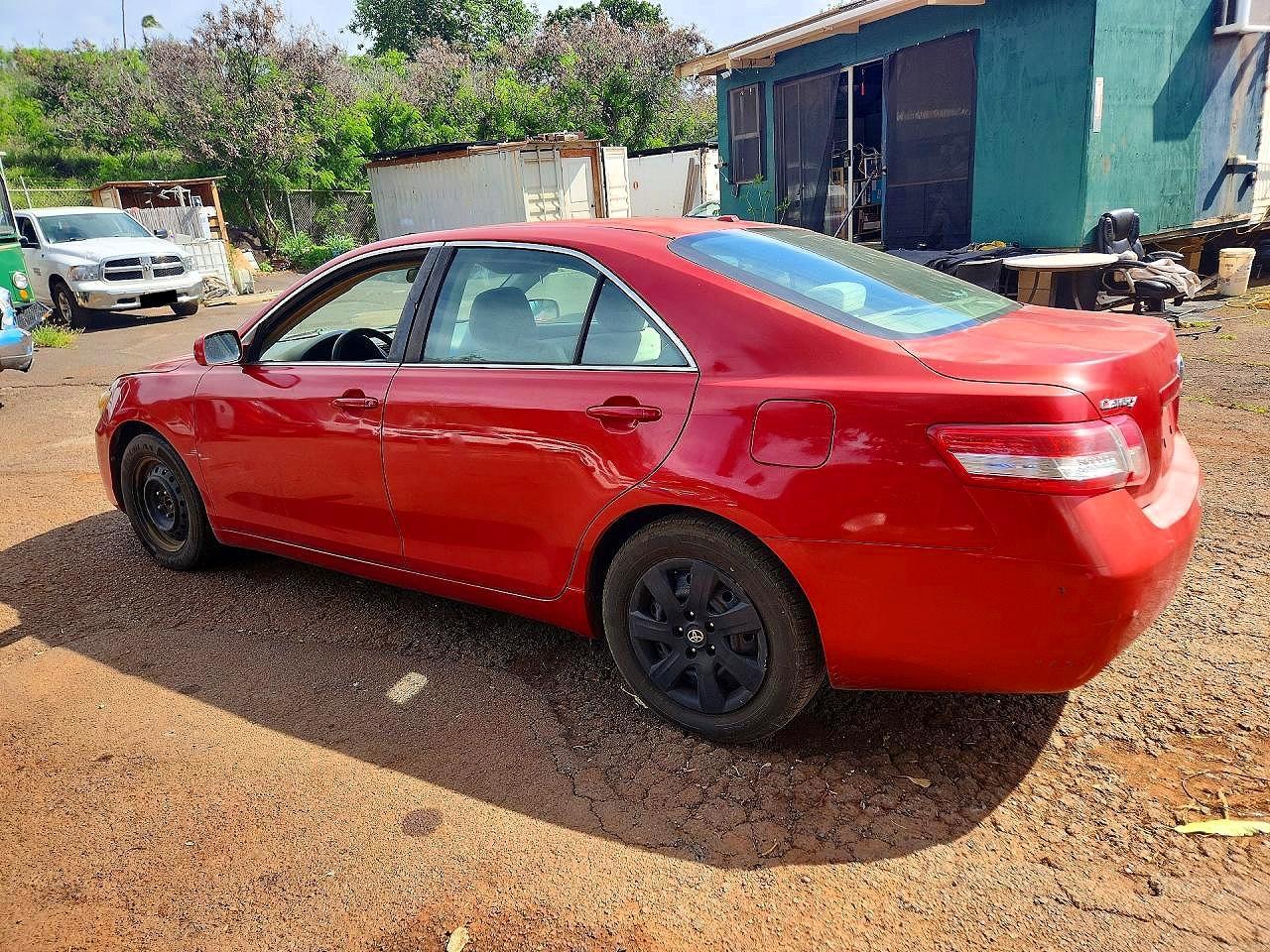 2011 Toyota Camry Le - Фото 2