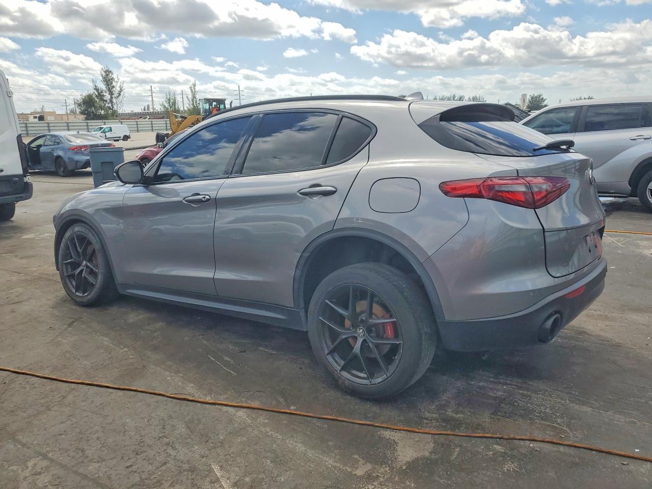 2020 Alfa Romeo Stelvio - Фото 2