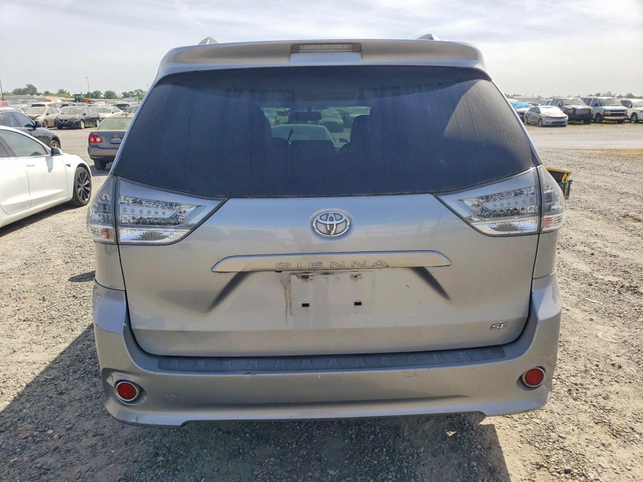 2012 Toyota Sienna Le 7-Passenger - Фото 6