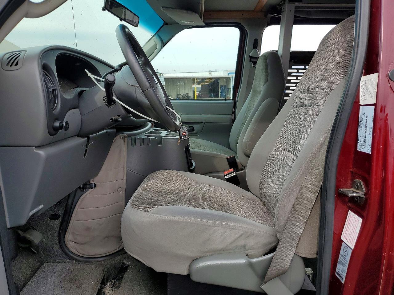 2004 Ford Econoline E250 Van - Image 7