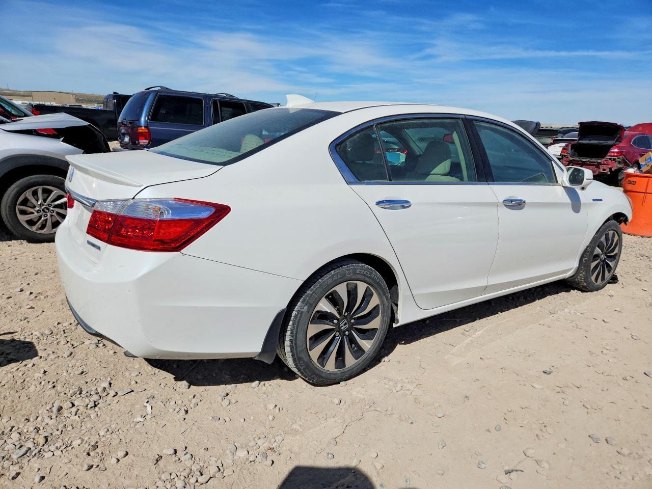 2014 Honda Accord Hybrid Exl - Image 3