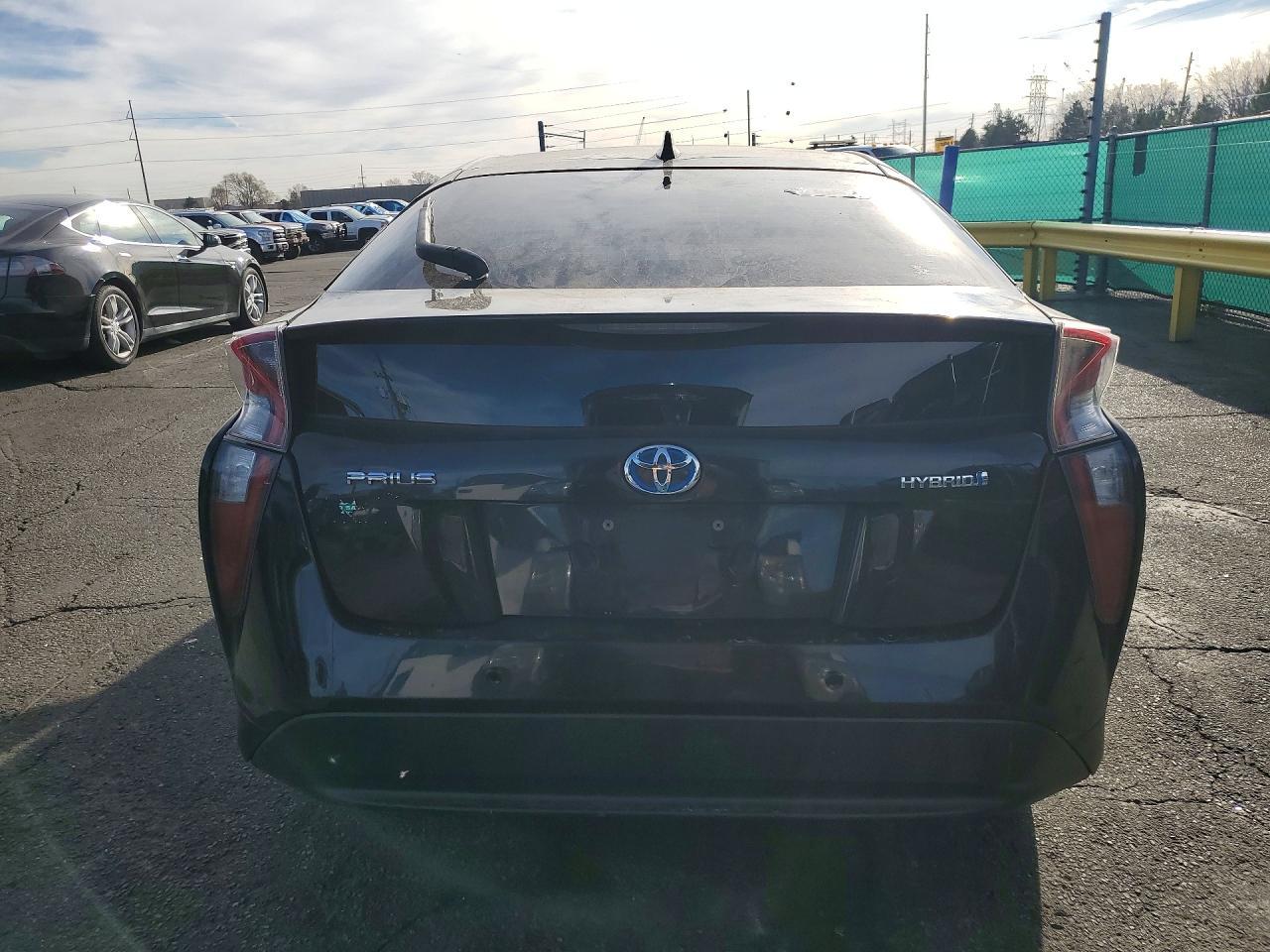 2017 Toyota Prius Three - Фото 6