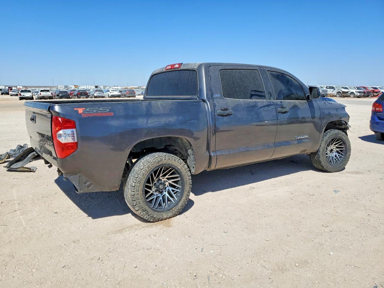 2015 Toyota Tundra Crewmax - Фото 3