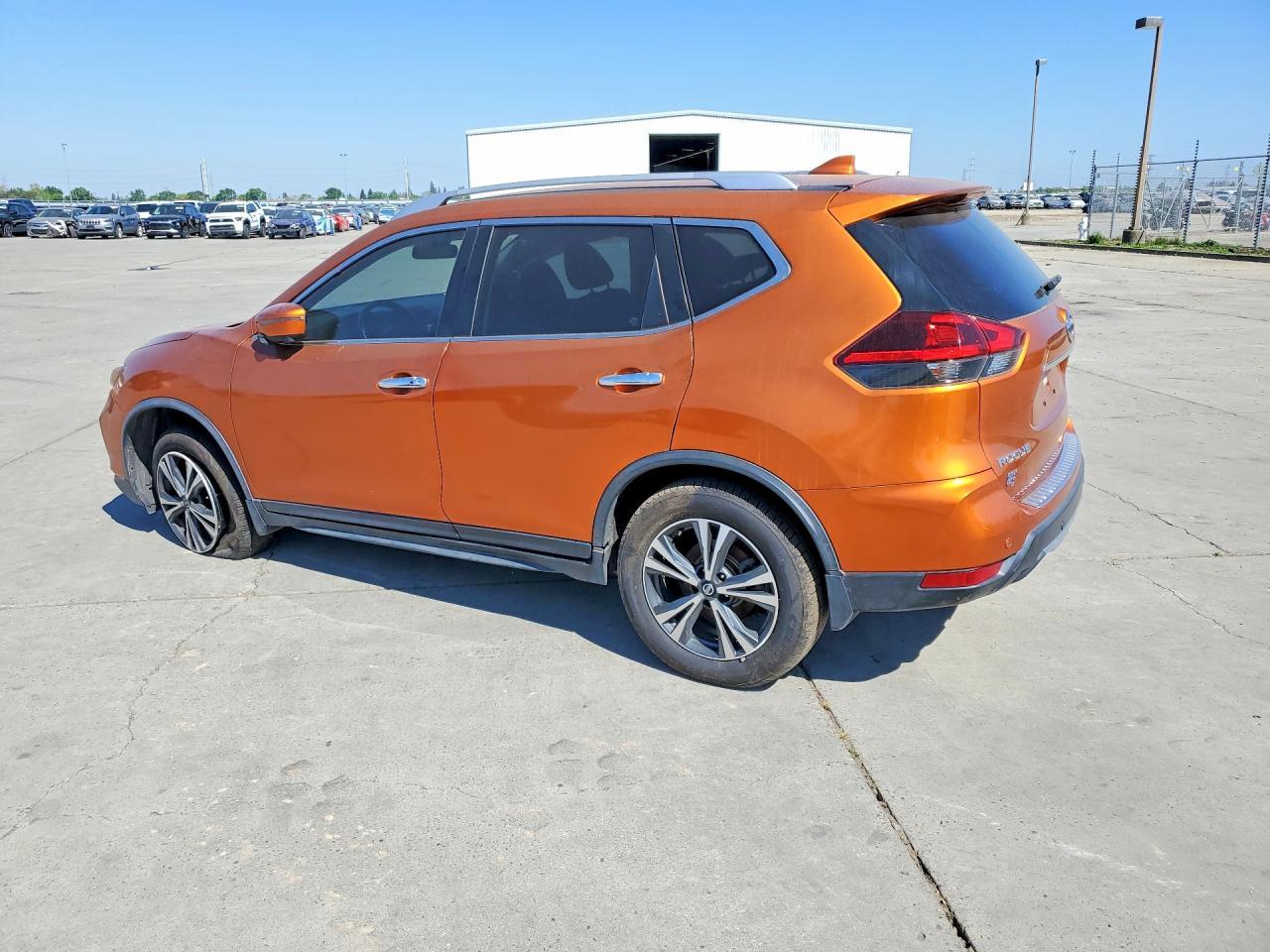 2019 Nissan Rogue Sv - Image 2
