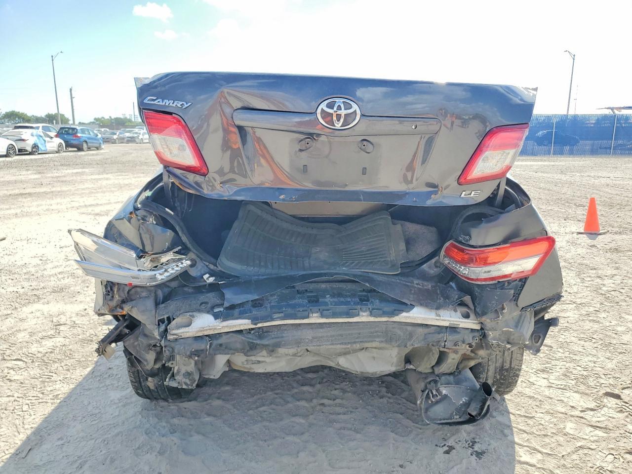 2010 Toyota Camry Le - Image 6