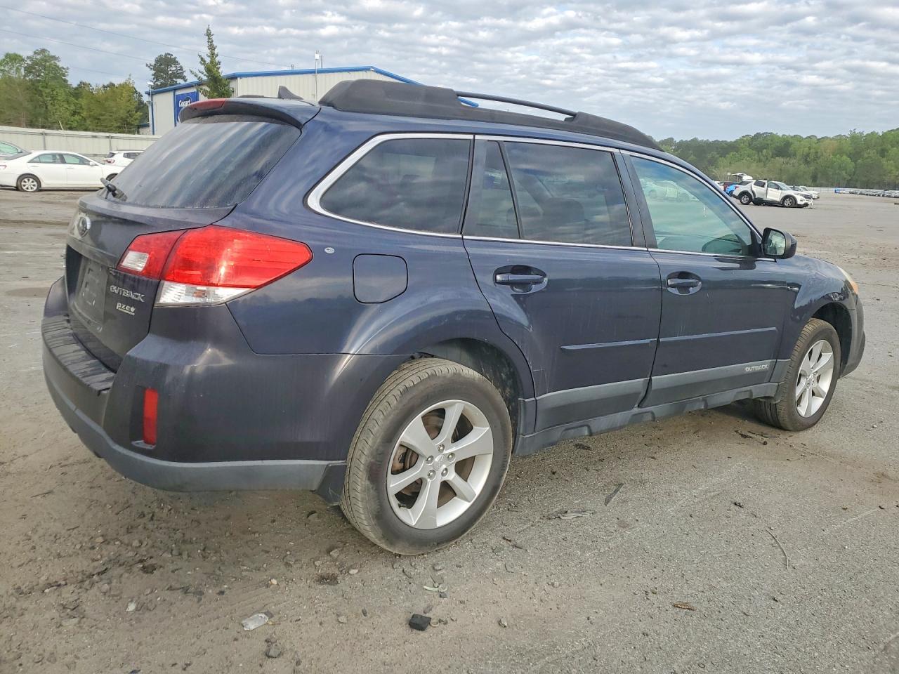 2013 Subaru Outback 2.5I Limited - Image 3
