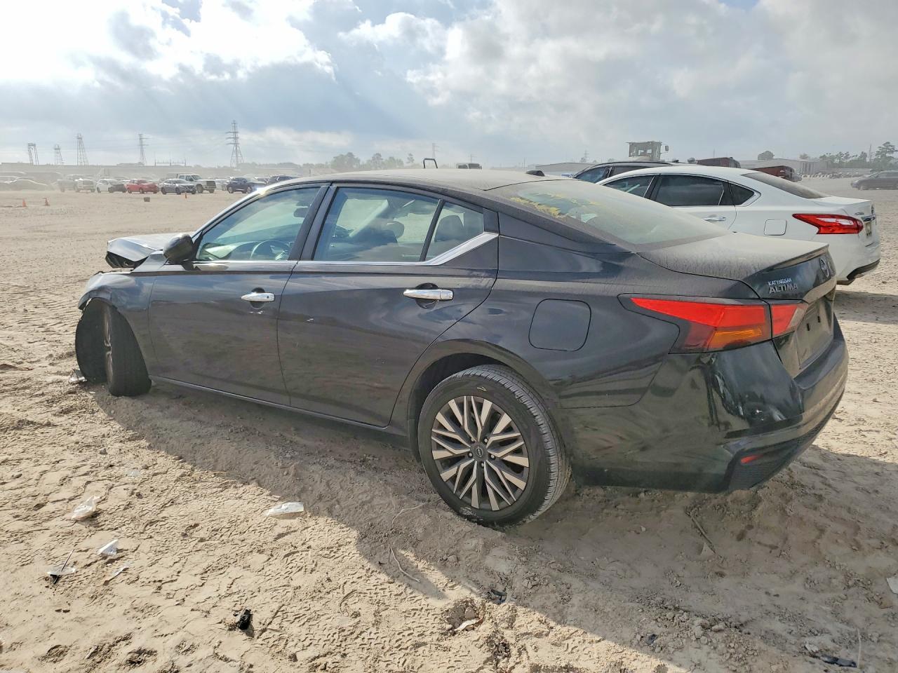 2023 Nissan Altima 2.5 Sv - Image 2