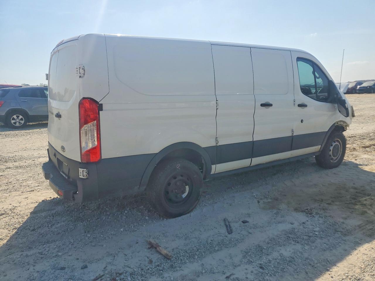 2017 Ford Transit T- - Delivery Van - Image 3