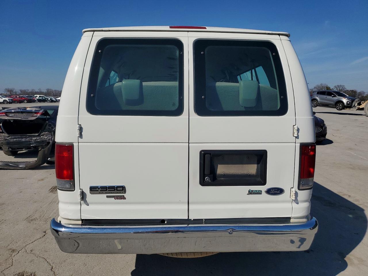 2010 Ford Econoline E350 Van - Фото 6