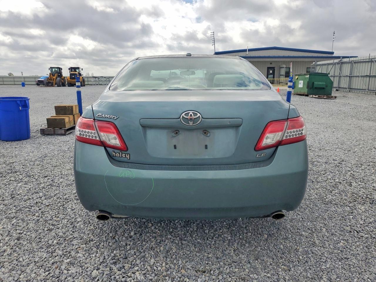 2010 Toyota Camry Le V6 - Фото 6