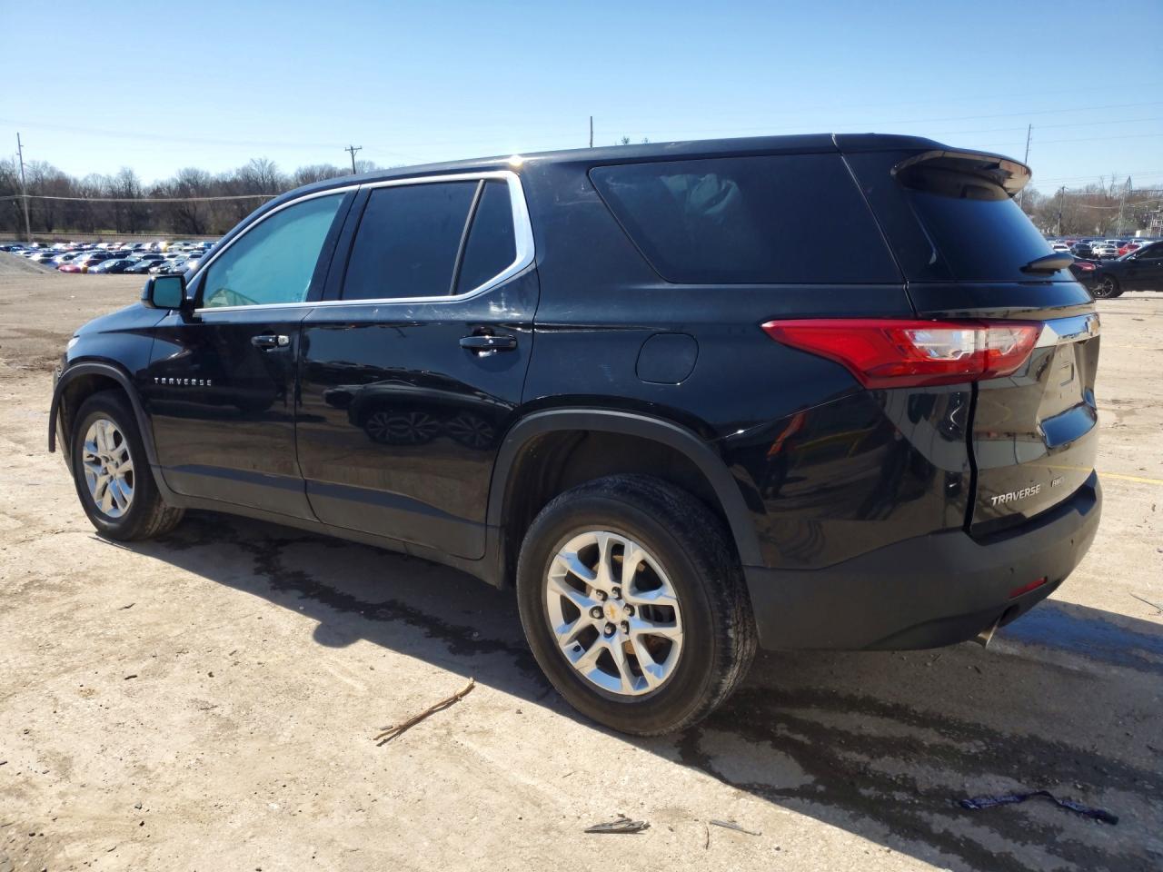 2020 Chevrolet Traverse Ls - Фото 2