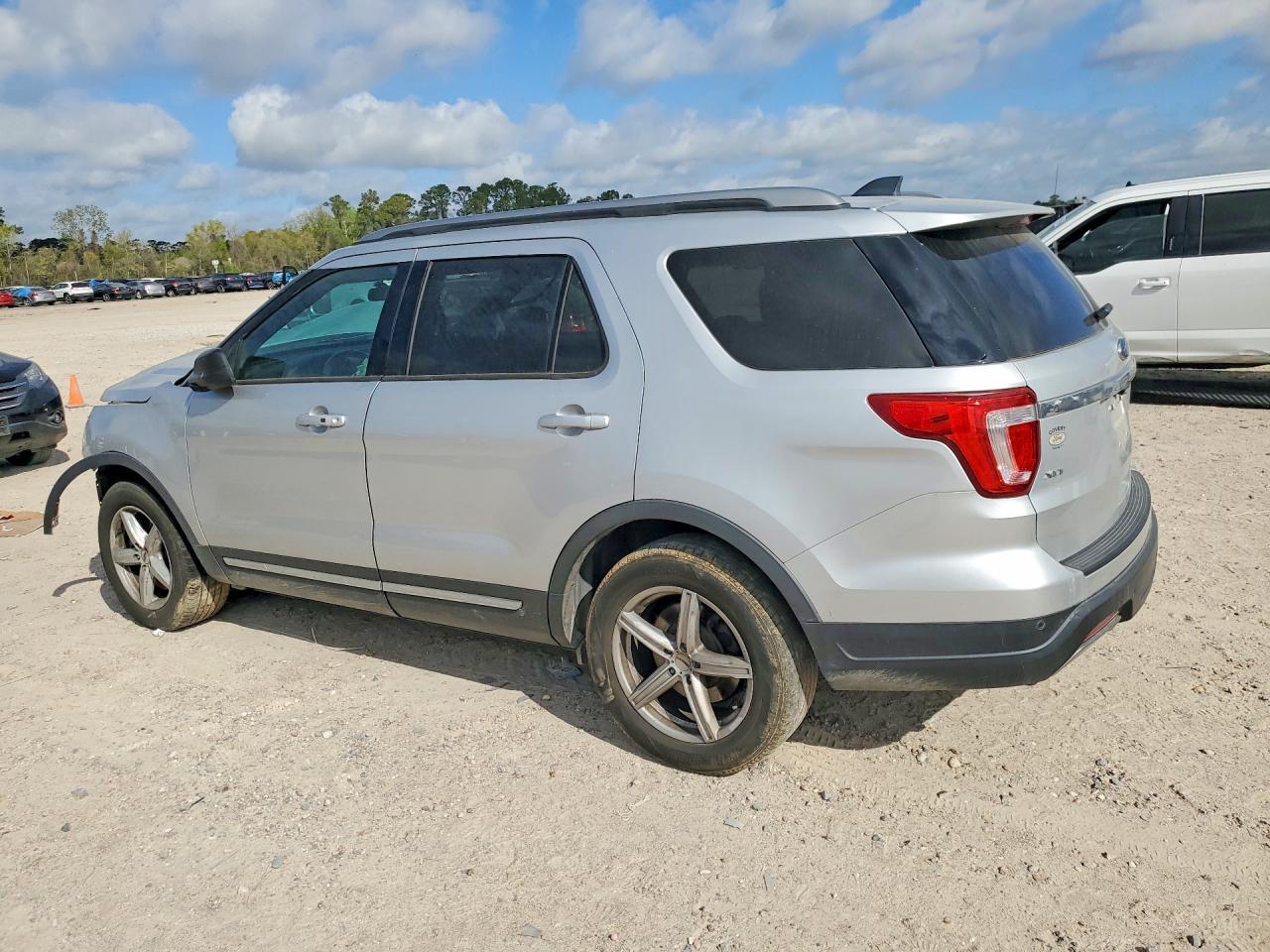 2019 Ford Explorer Xlt - Image 2