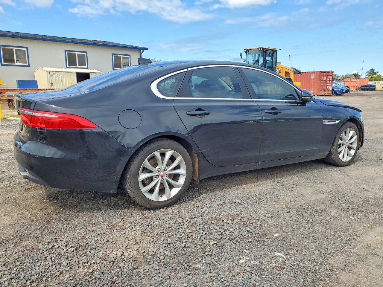2018 Jaguar Xf Premium - Image 3