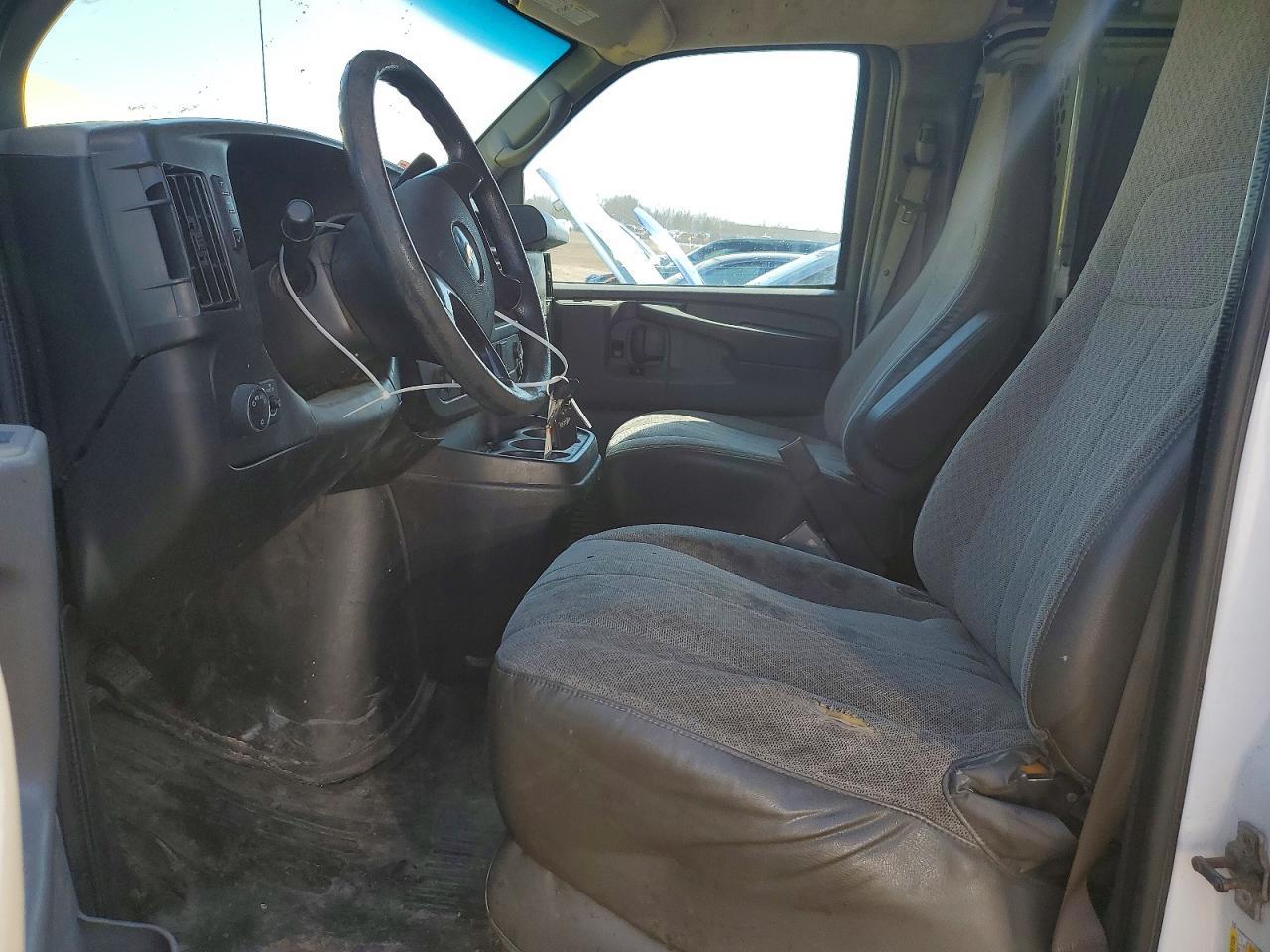 2015 Chevrolet Express G2500 - Фото 7