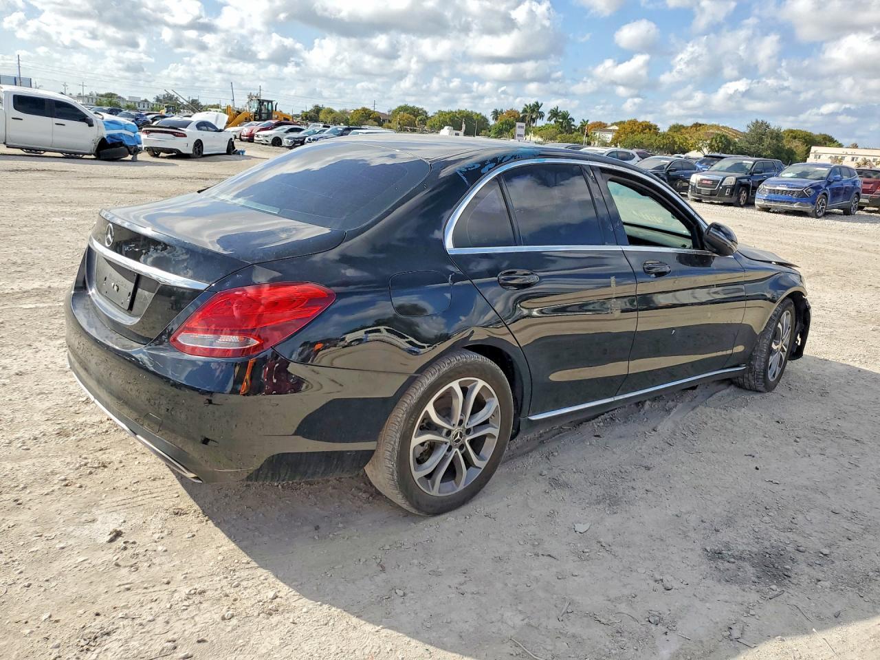 2018 Mercedes-Benz C 300 - Image 3