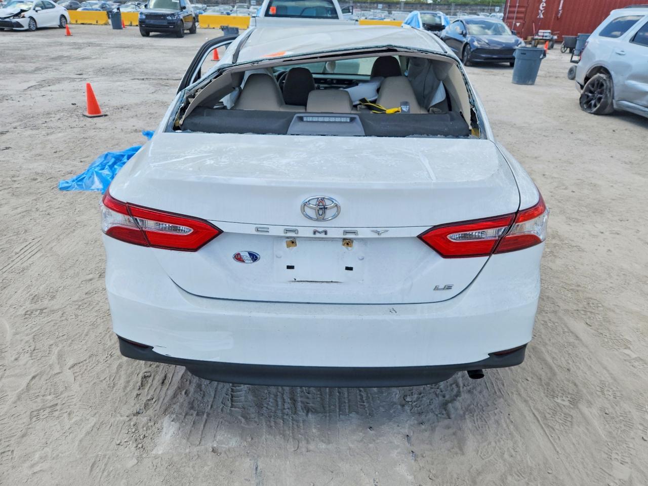 2018 Toyota Camry Le - Image 6