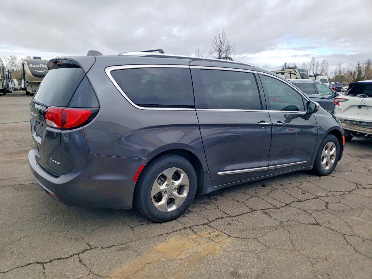 2018 Chrysler Pacifica Hybrid Limited - Фото 3