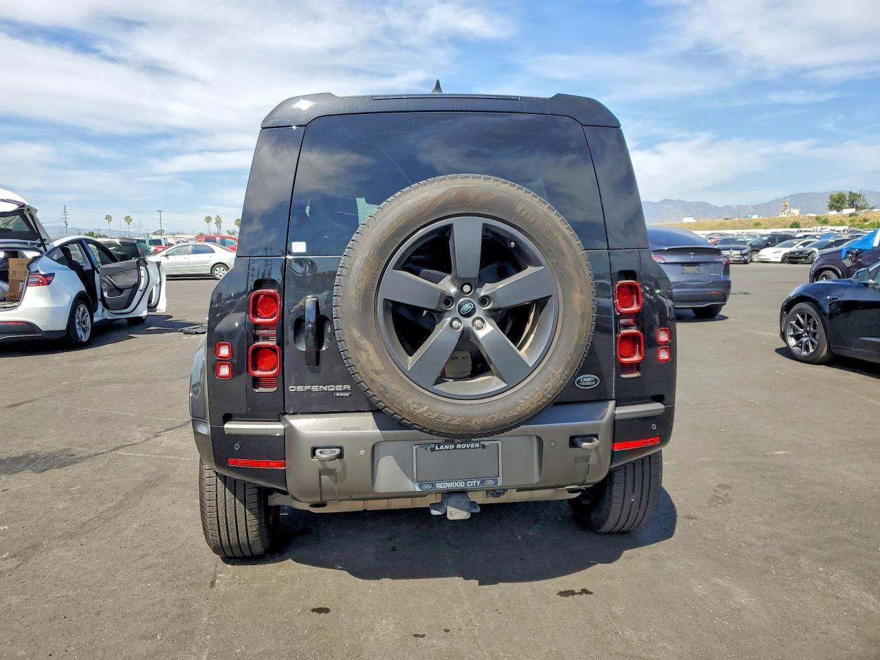 2022 Land Rover Defender 110 X-Dynamic Se - Image 6