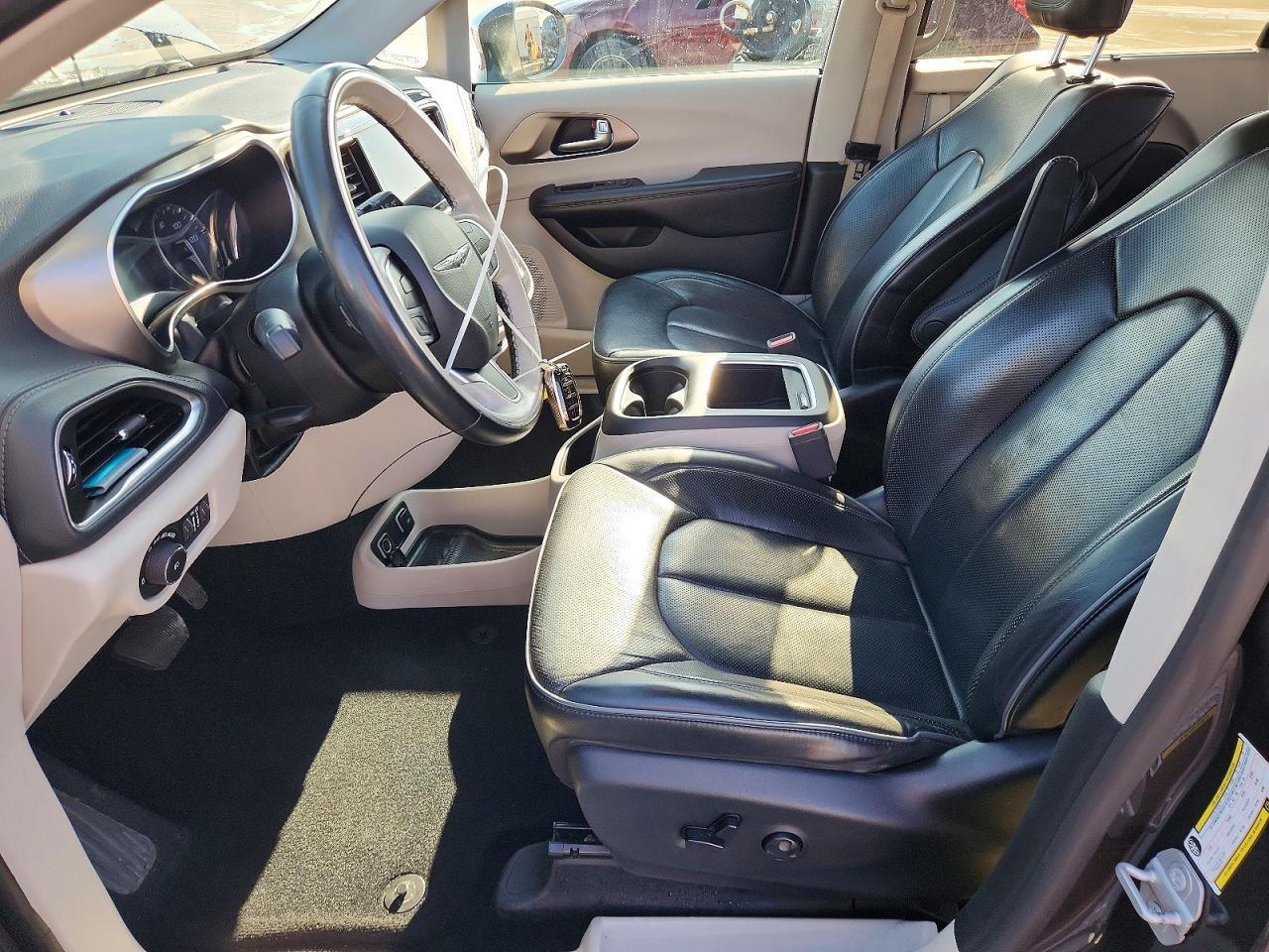 2019 Chrysler Pacifica Limited - Image 7