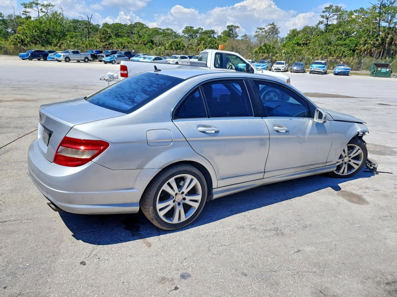 2011 Mercedes-Benz C 300 - Фото 3
