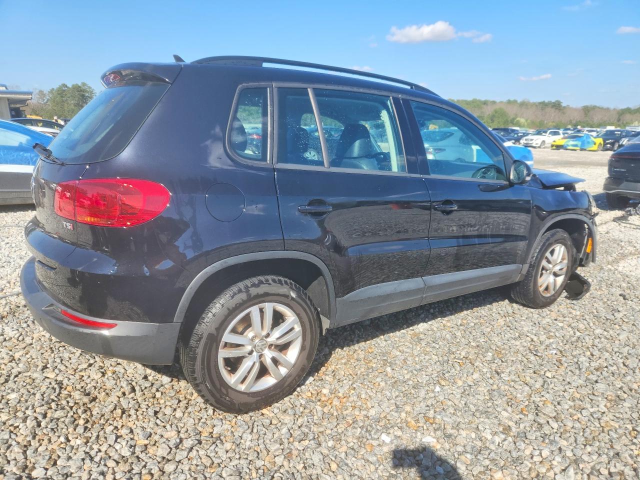 2017 Volkswagen Tiguan S - Фото 3