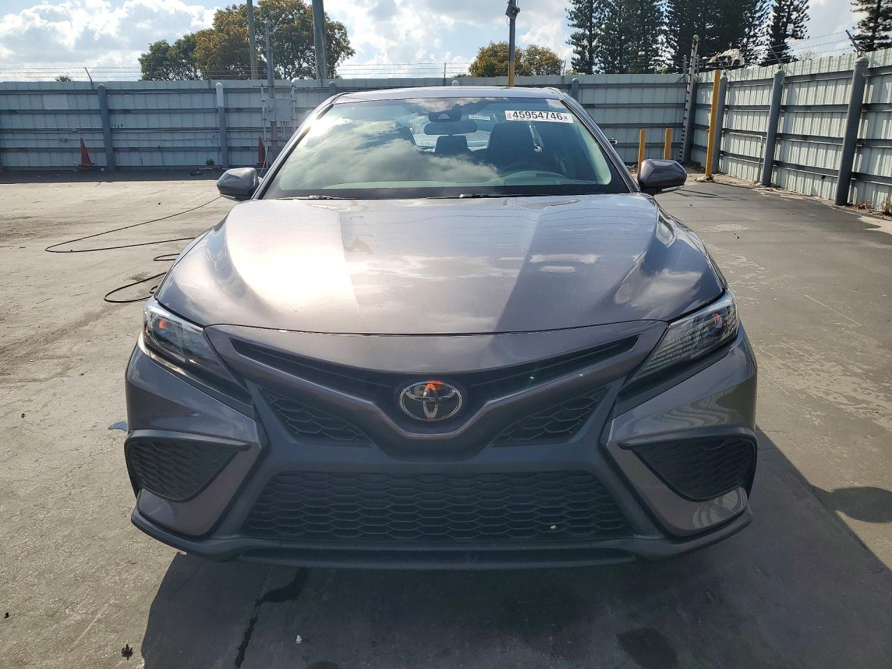 2023 Toyota Camry Se - Image 5