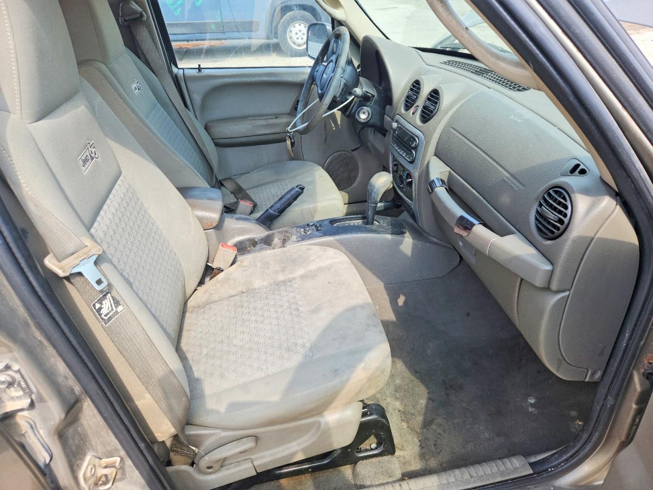 2006 Jeep Liberty Sport - Image 7