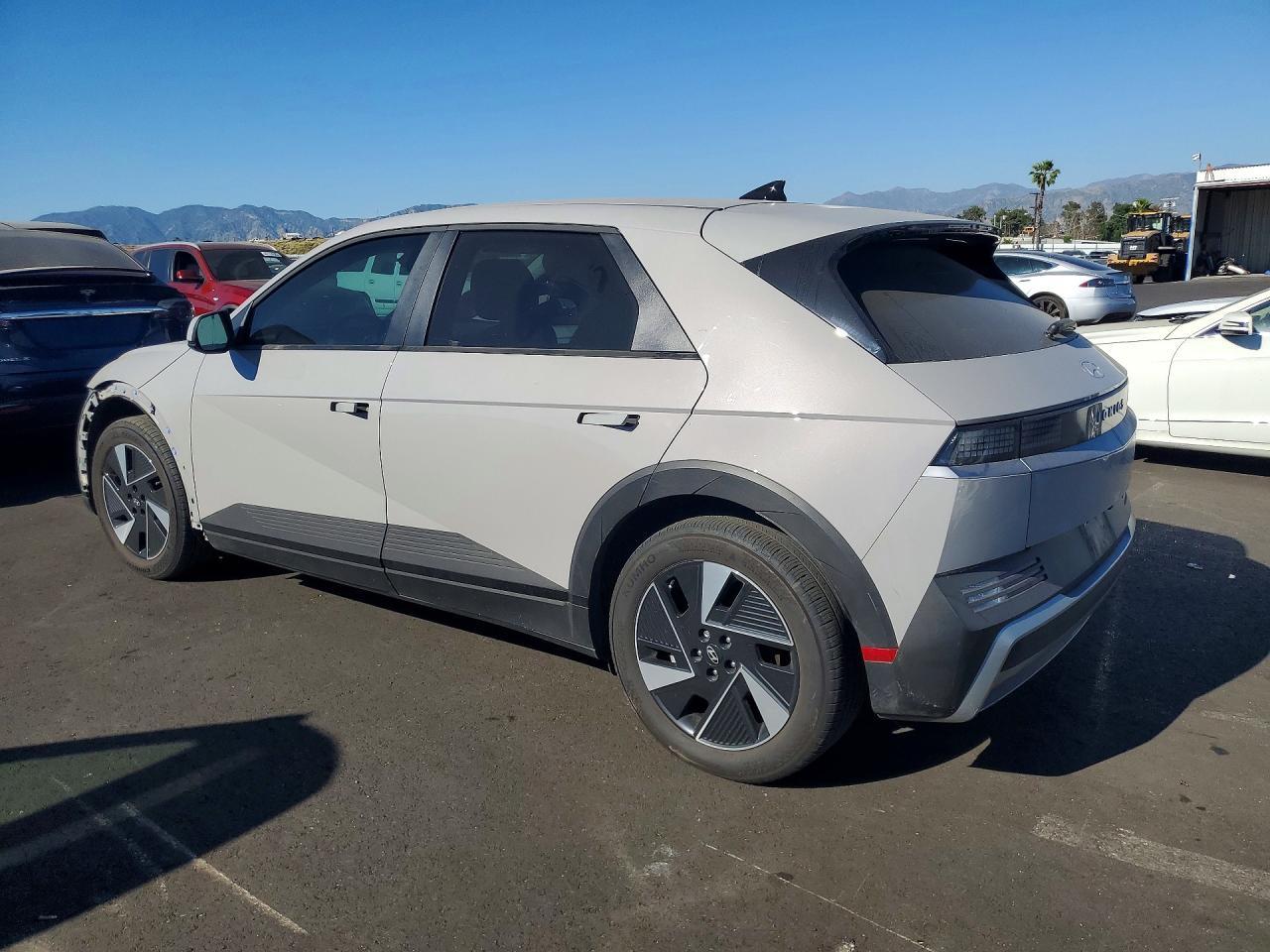 2025 Hyundai Ioniq 5 Se - Фото 2