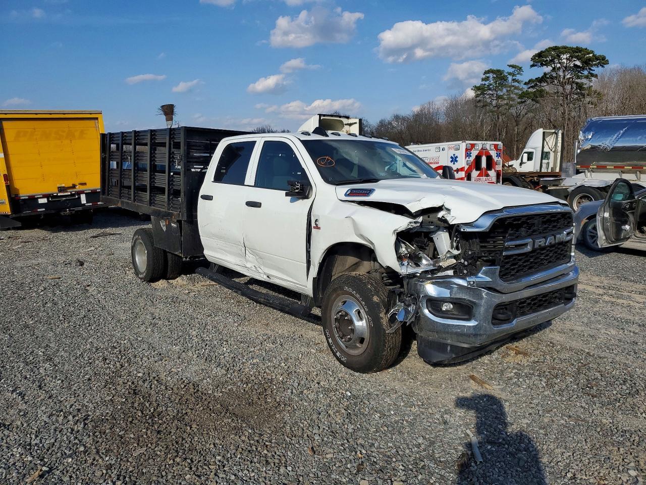 2024 Ram 3500 Flatbed Truck - Фото 4
