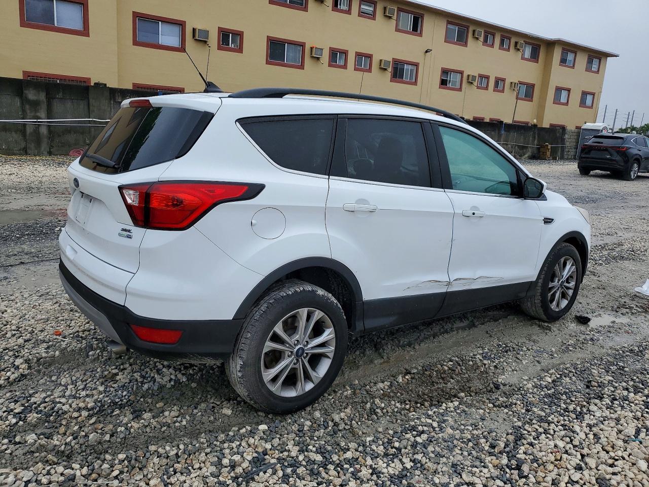 2019 Ford Escape Sel - Фото 3