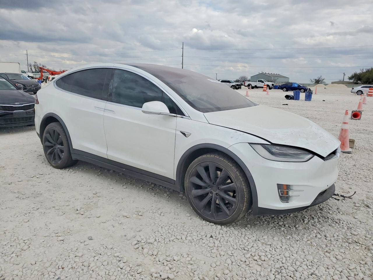 2020 Tesla Model X - Фото 4