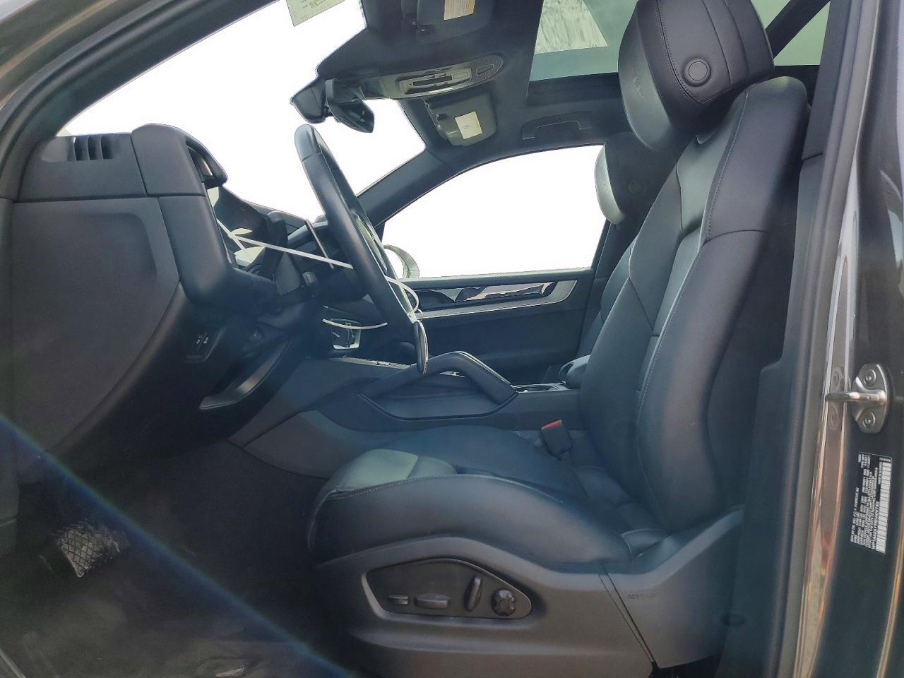 2024 Porsche Cayenne - Image 7