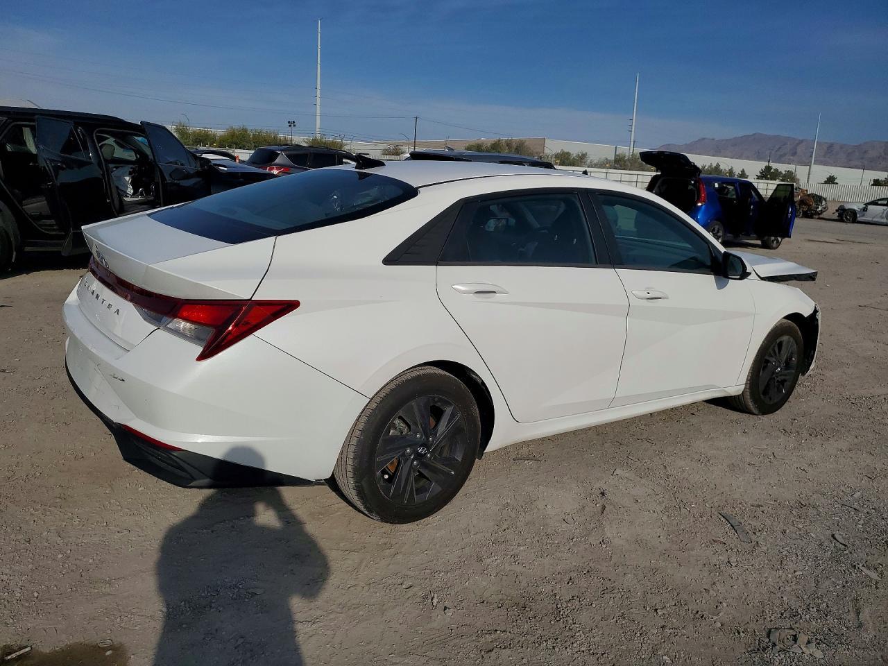 2022 Hyundai Elantra Sel - Image 3