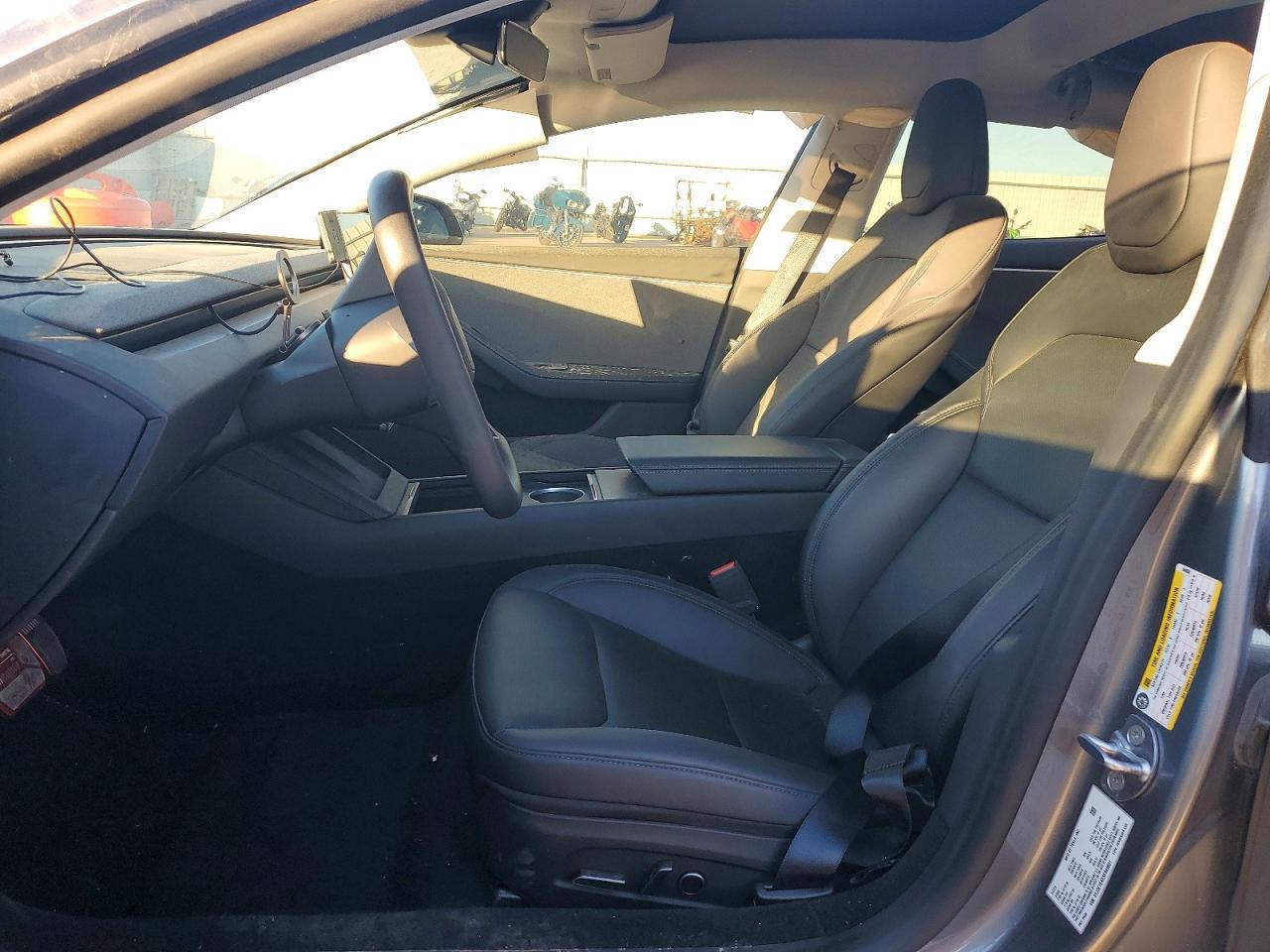 2025 Tesla Model 3 - Фото 7