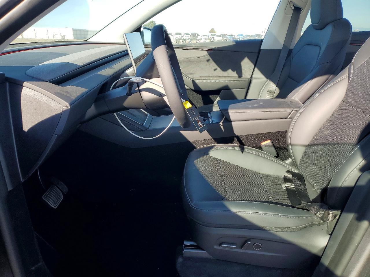 2026 Tesla Model Y - Image 7