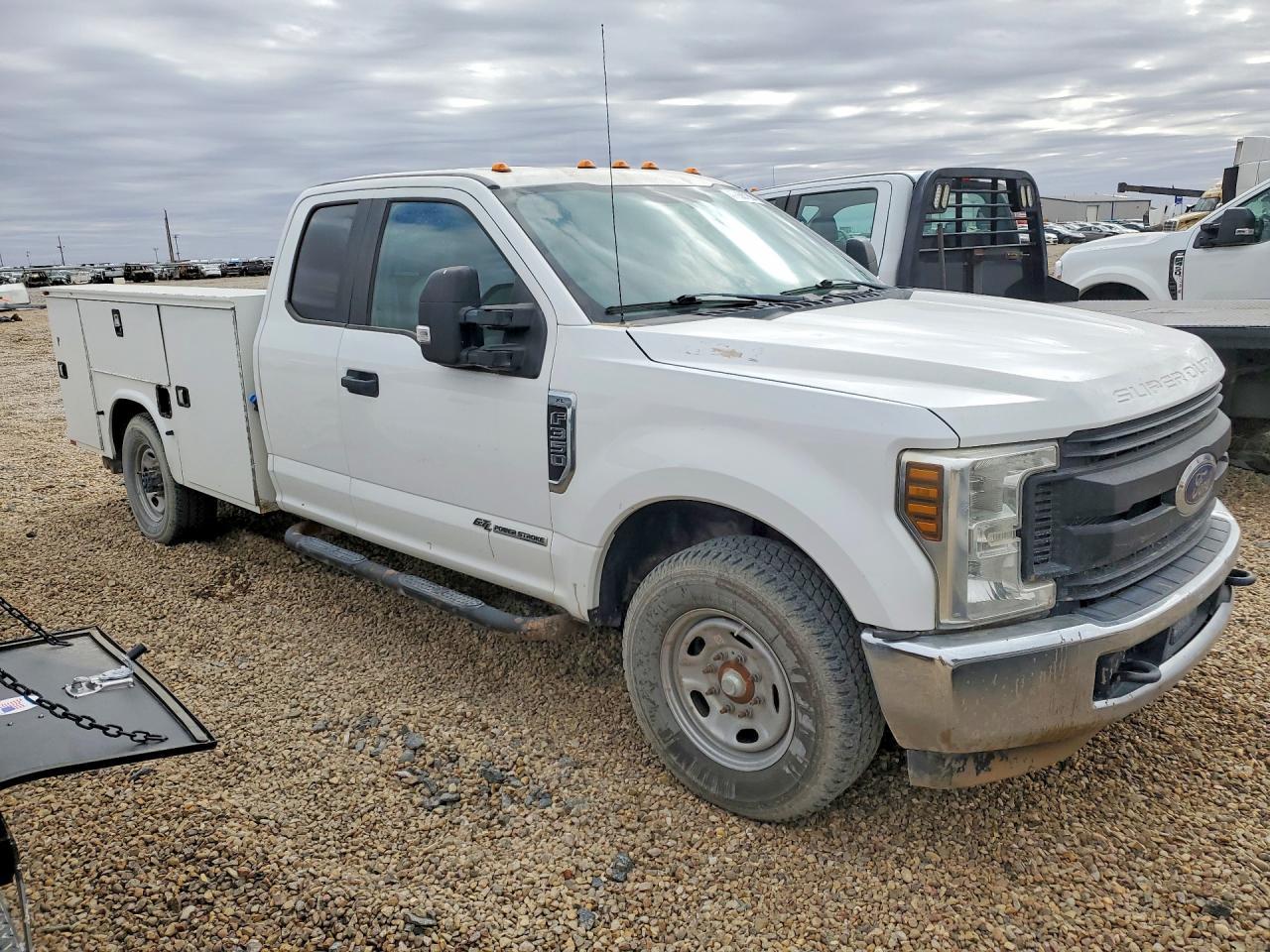 2019 Ford F350 Super Duty Utility / Service Truck - Фото 4