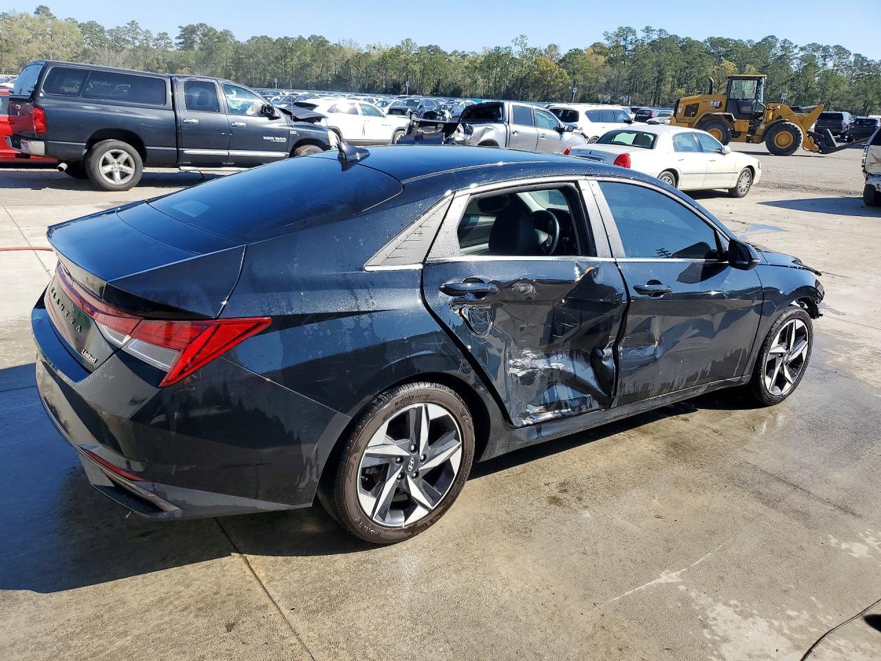 2023 Hyundai Elantra Limited - Фото 3