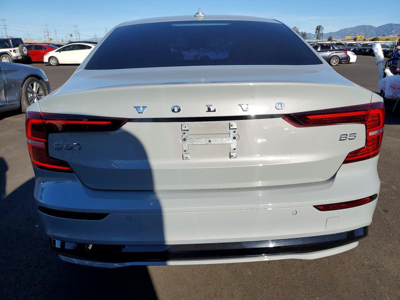 2024 Volv S60 - Image 6