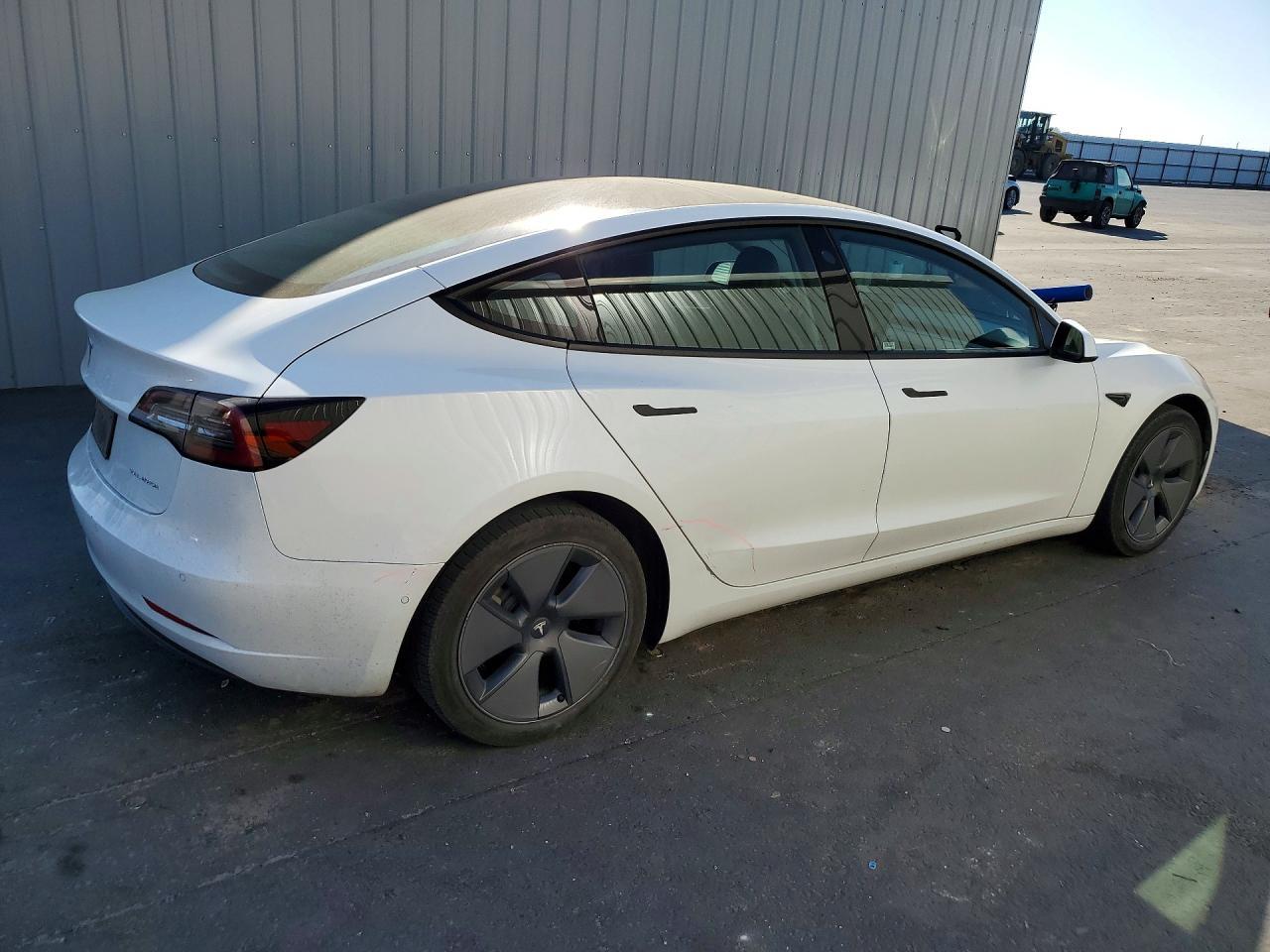 2022 Tesla Model 3 - Фото 3