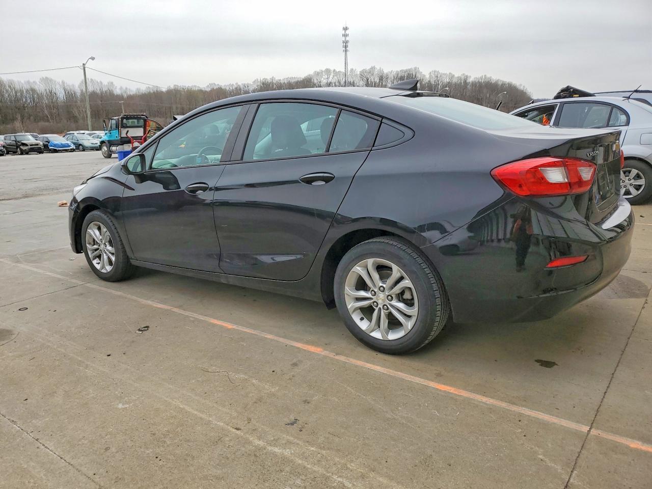 2019 Chevrolet Cruze Ls - Image 2