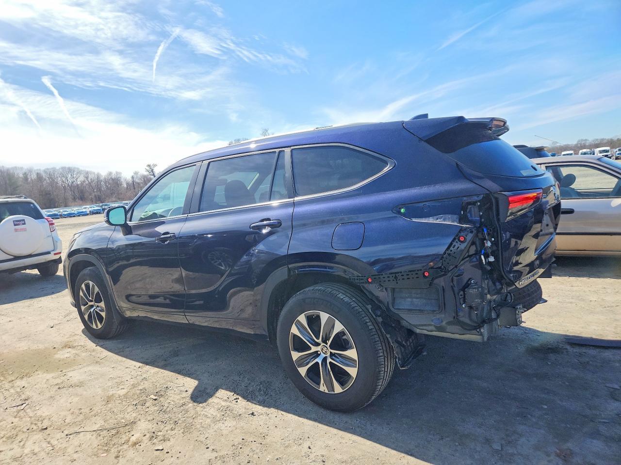 2023 Toyota Highlander Xle - Image 2