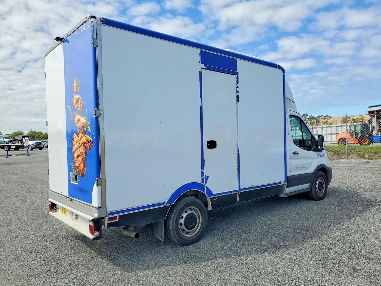 2020 Ford Transit Delivery Truck - Фото 3
