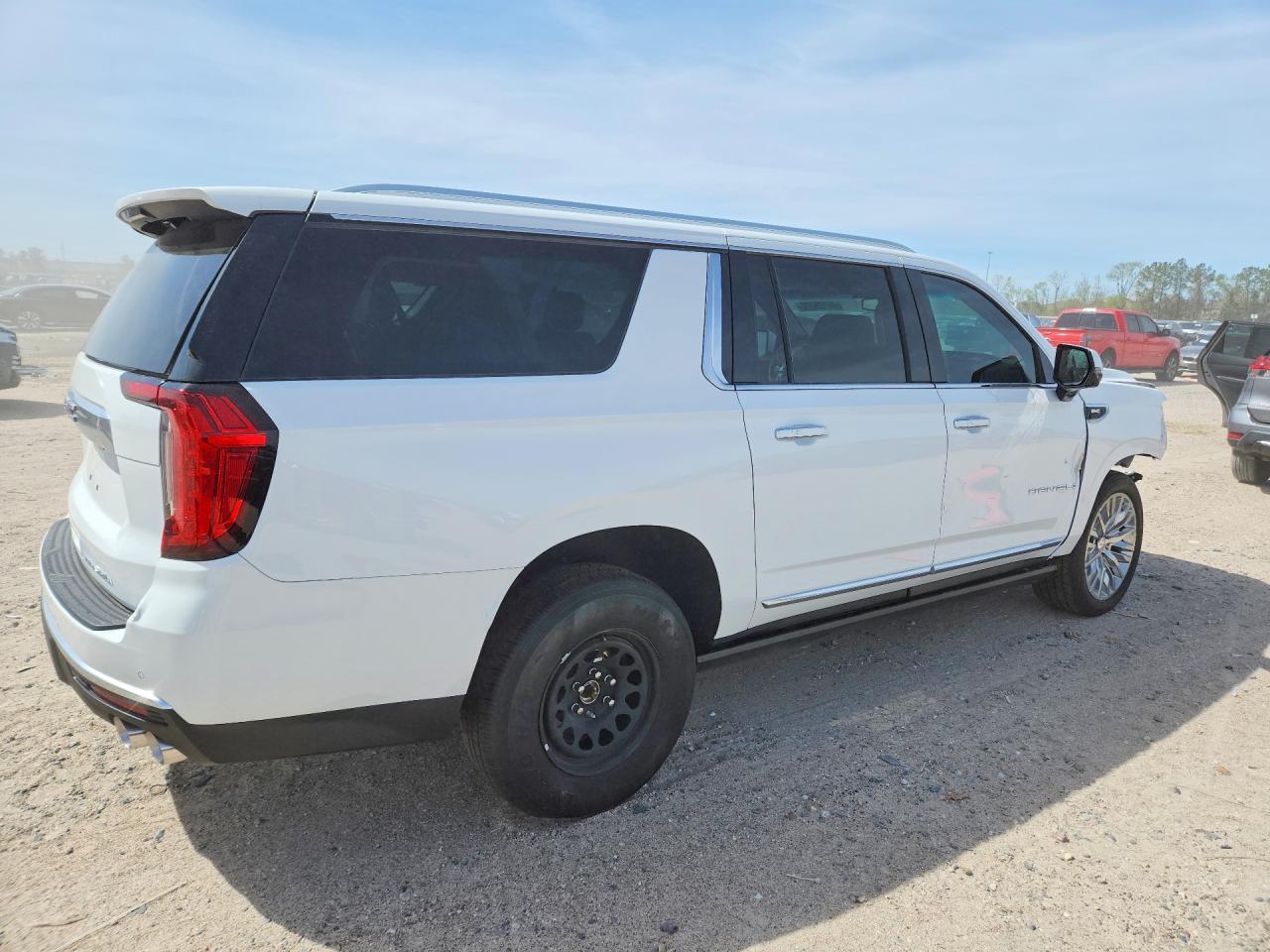 2023 GMC Yukon Xl Denali - Фото 3