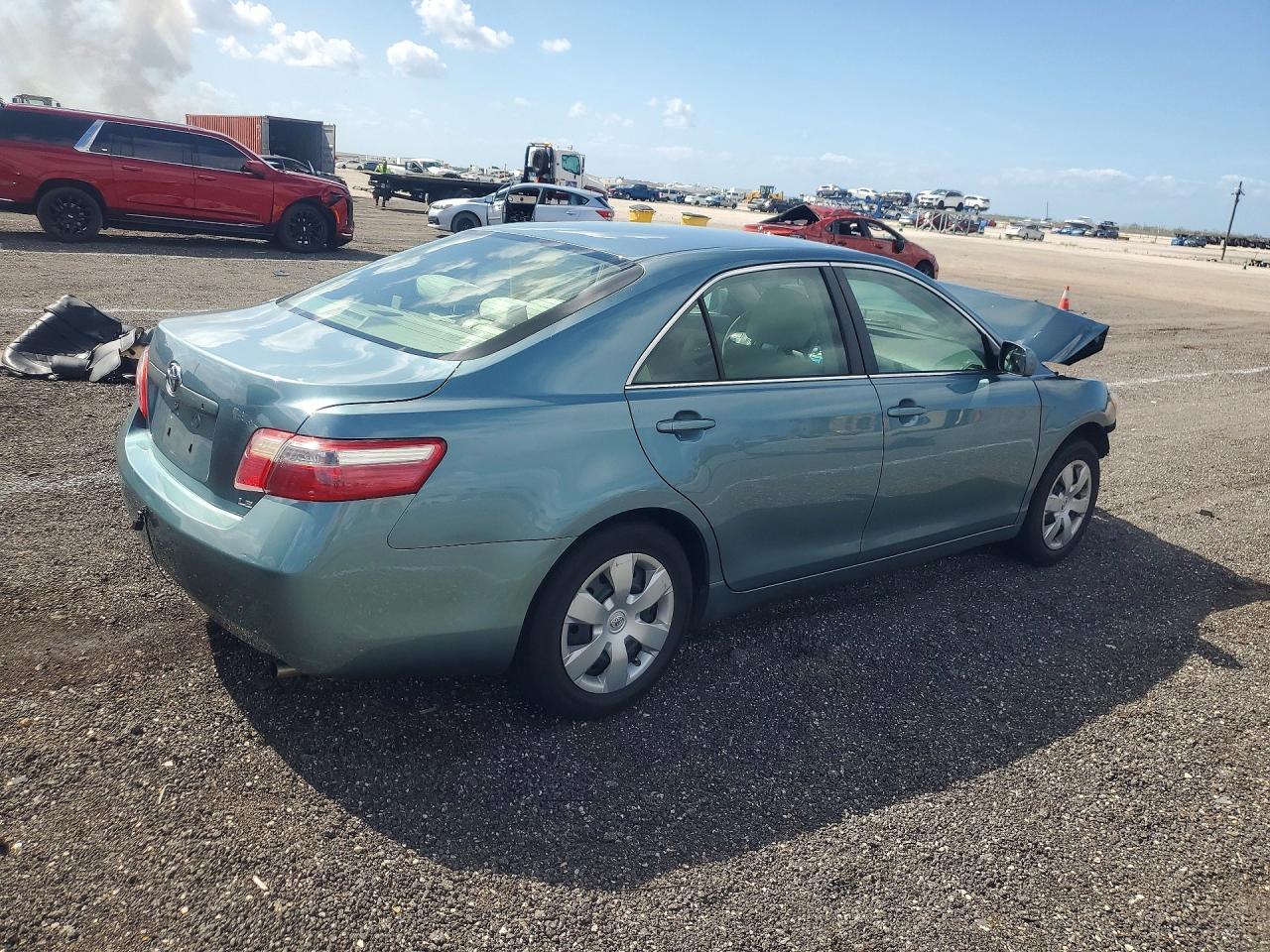 2009 Toyota Camry Le - Фото 3