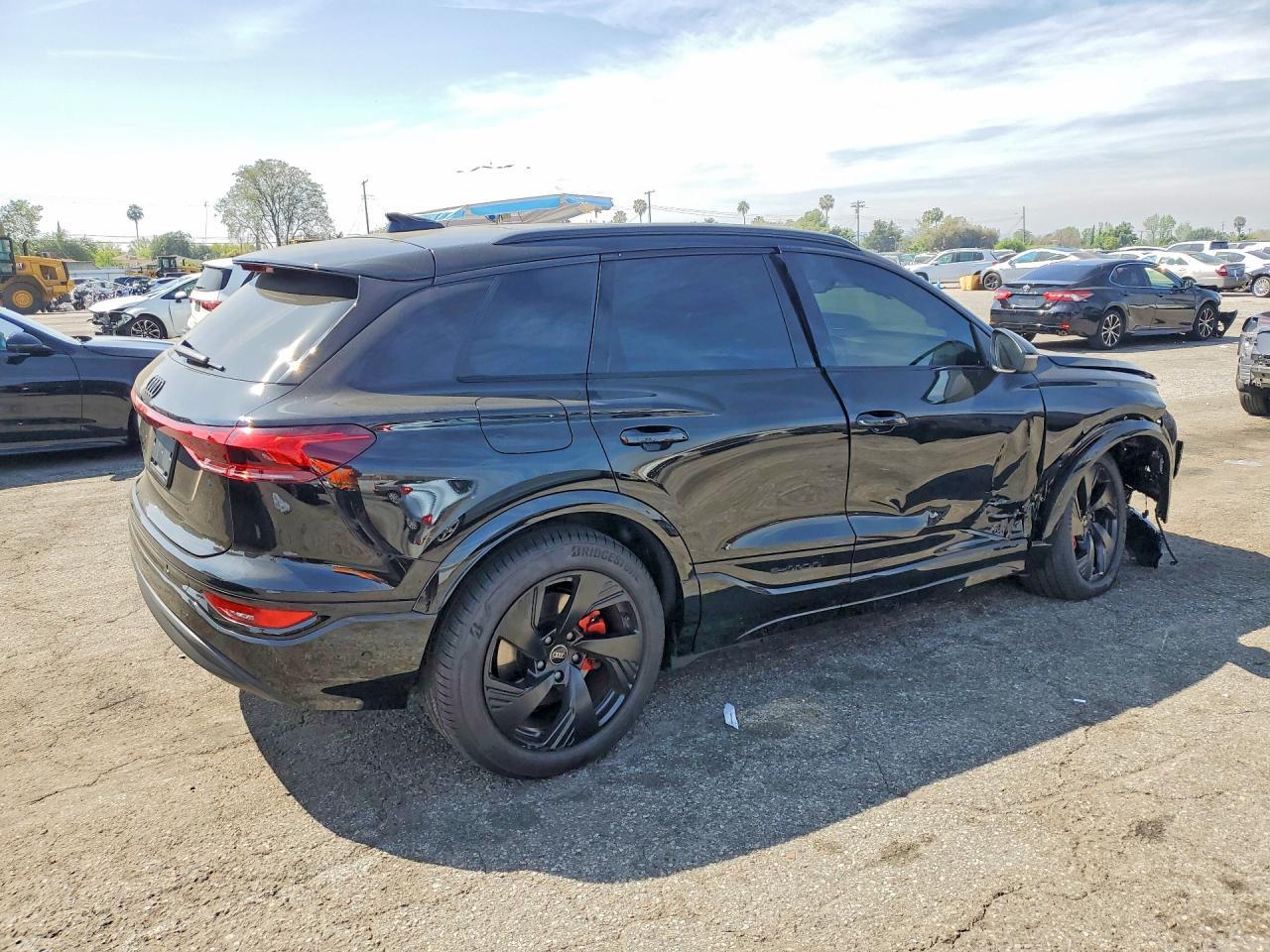 2025 Audi Q6 E-Tron Premium Plus - Фото 3