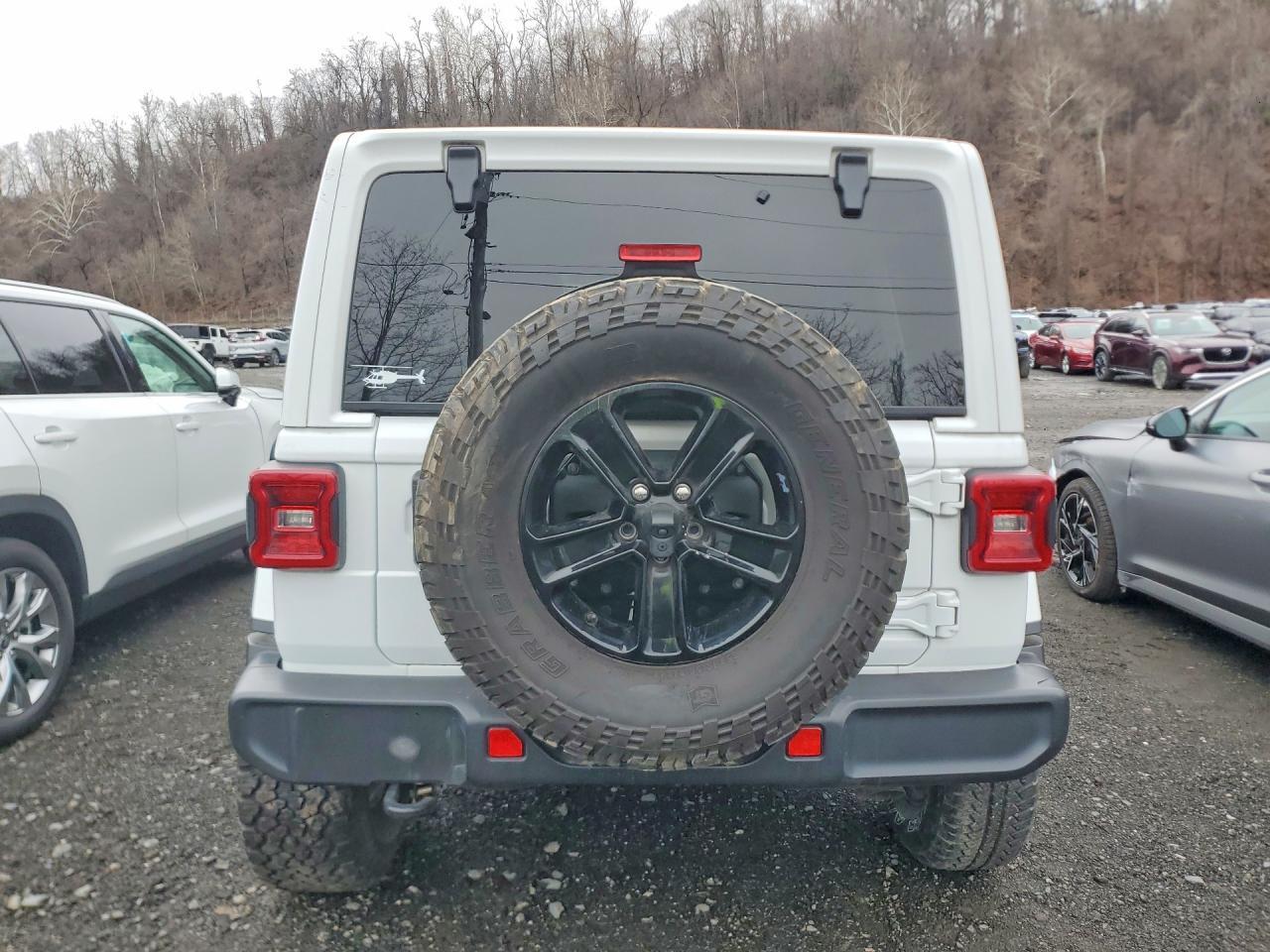 2022 Jeep Wrangler Unlimited Sahara - Фото 6