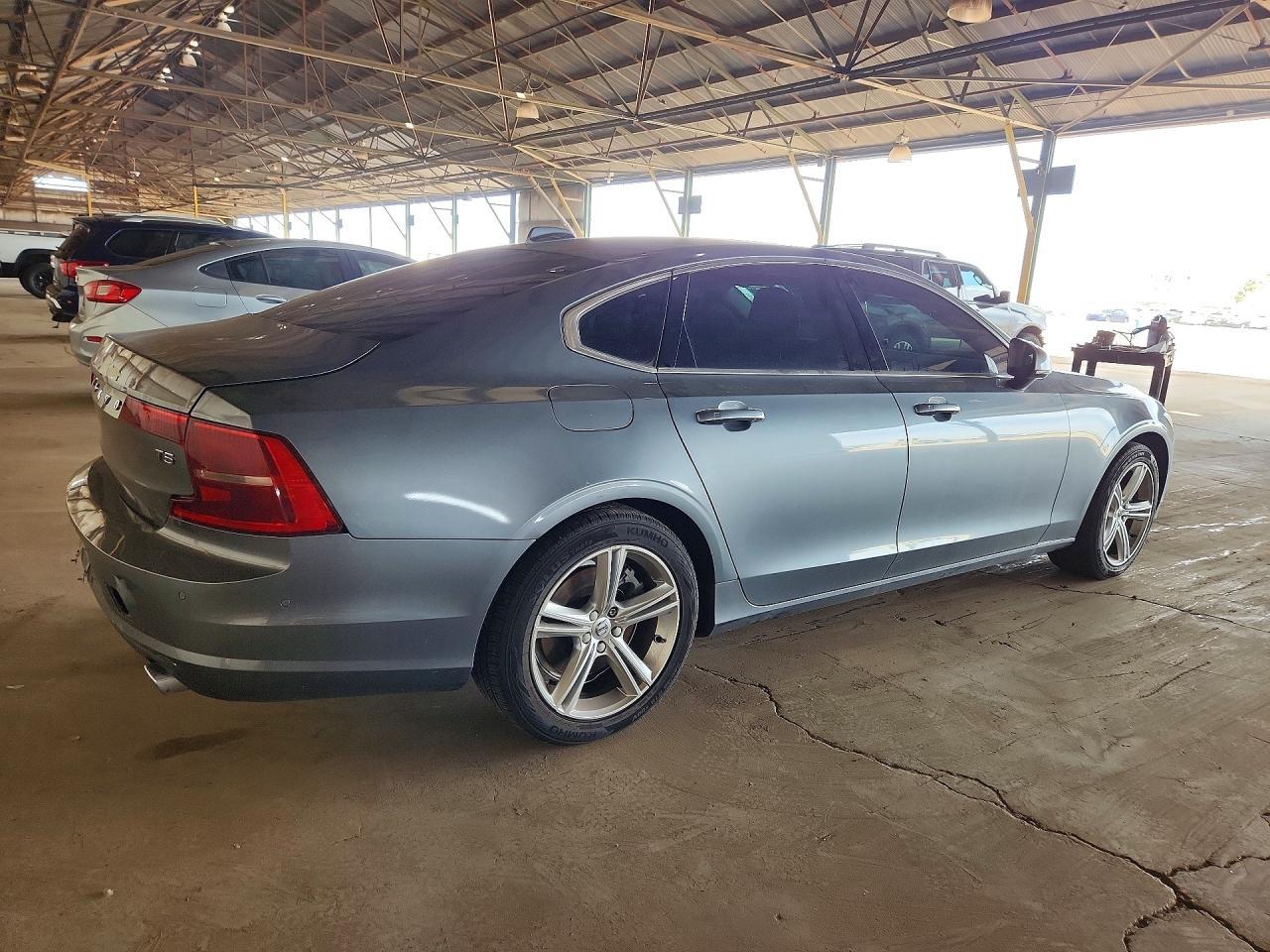 2017 Volvo S90 T5 Momentum - Image 3