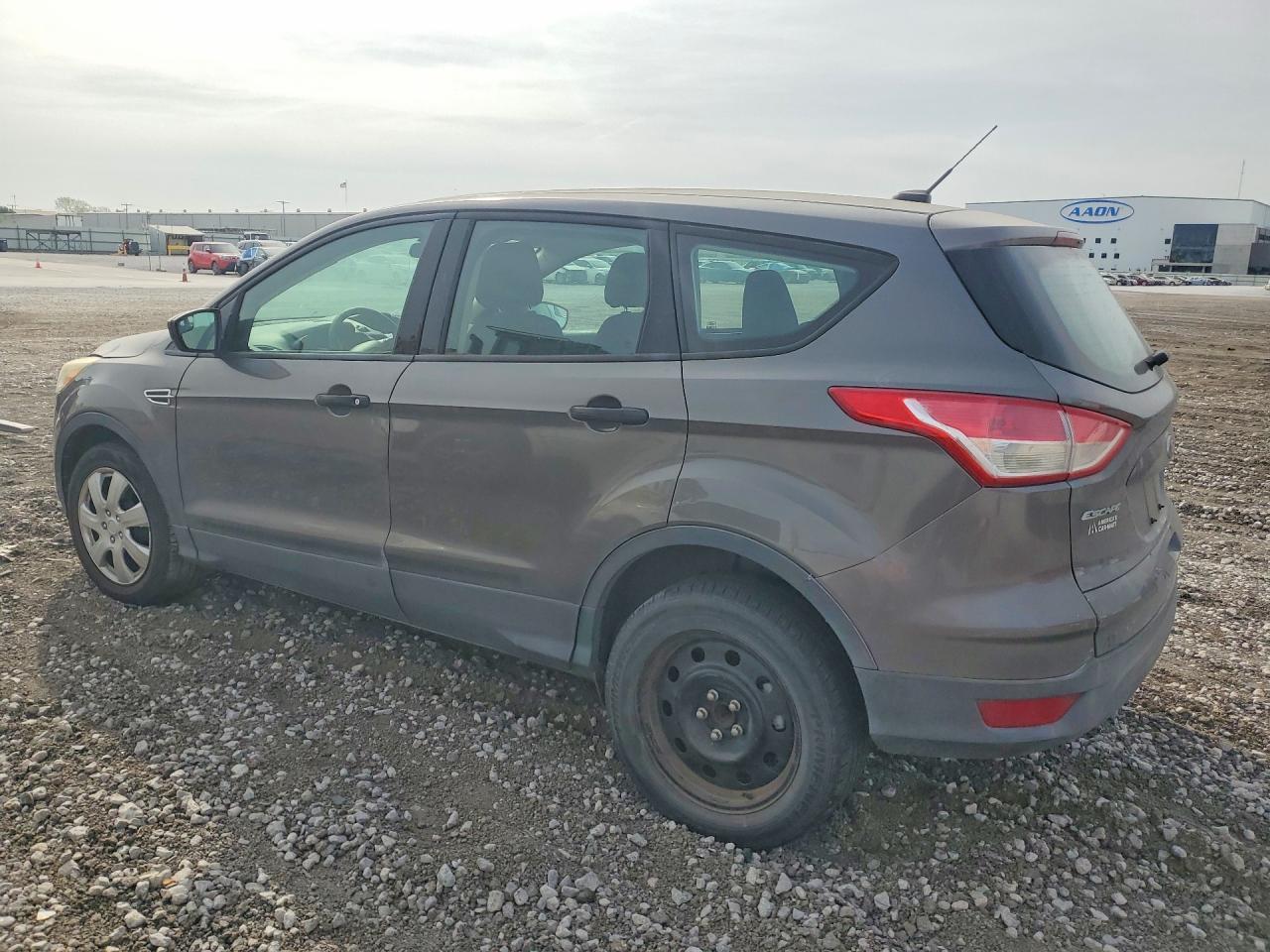 2013 Ford Escape S - Фото 2