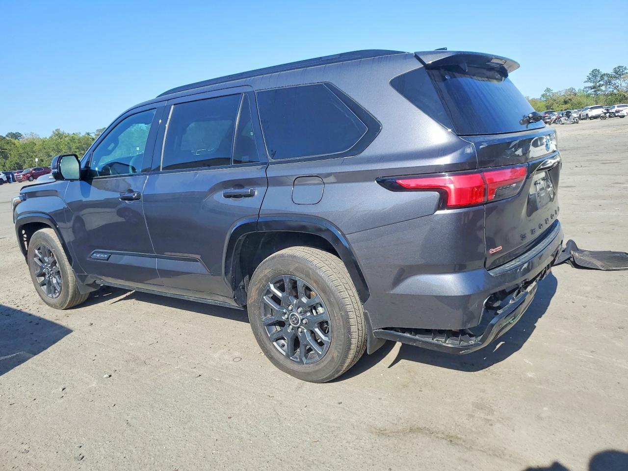 2023 Toyota Sequoia Platinum - Фото 2